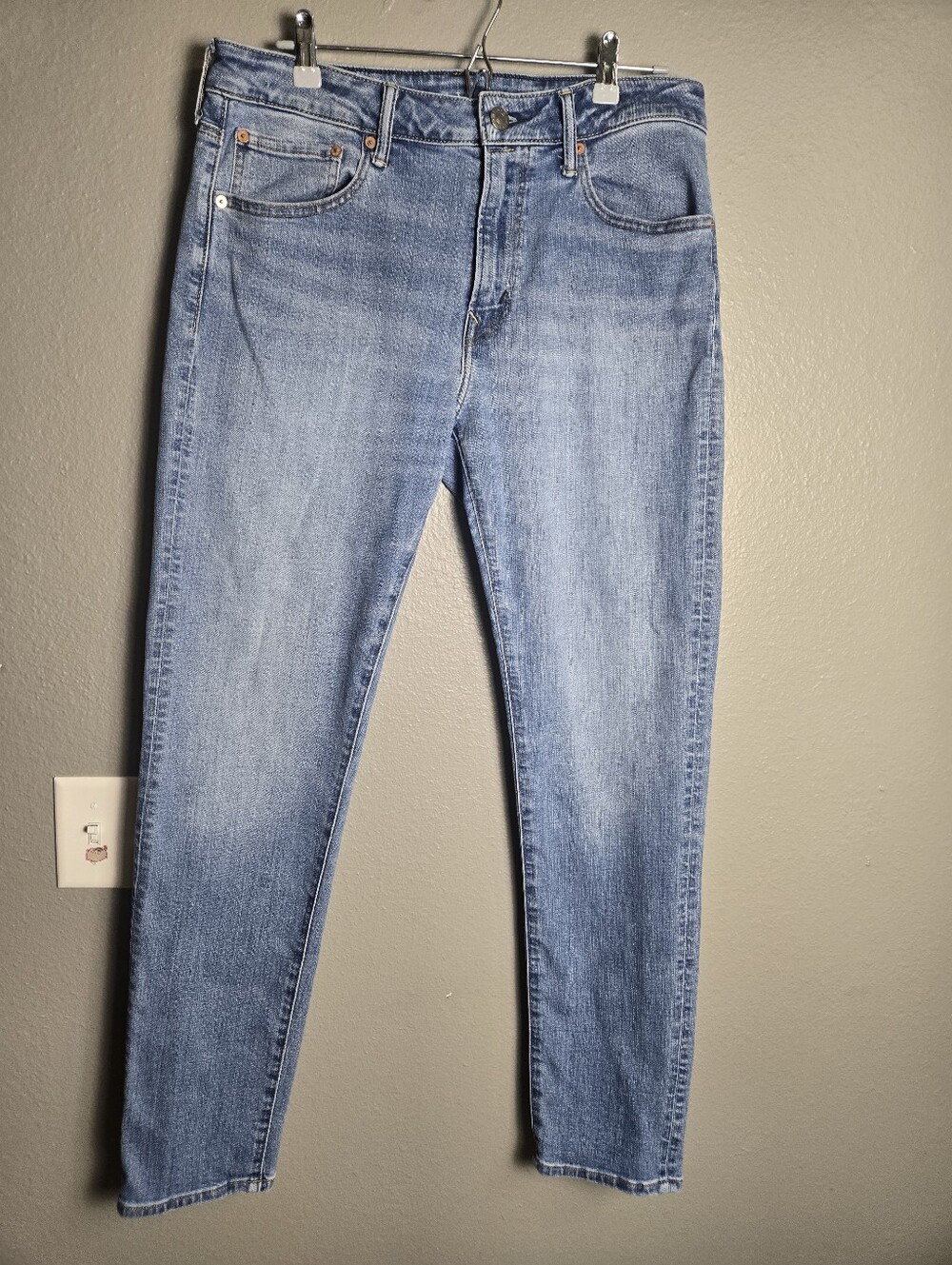 American Eagle Outfitters Light Blue Jeans Athletic Fit Size 33